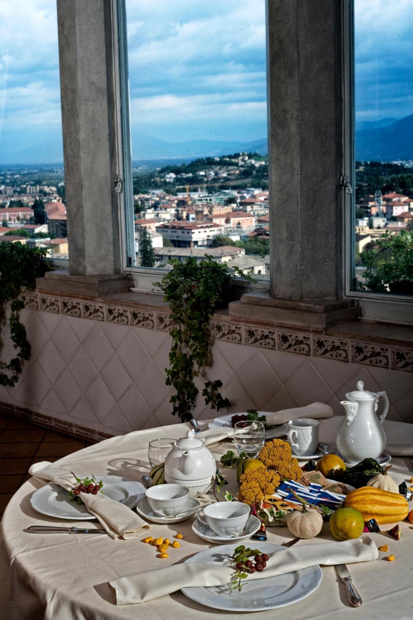 Palazzo Dragoni Hotel Spoleto Exterior foto