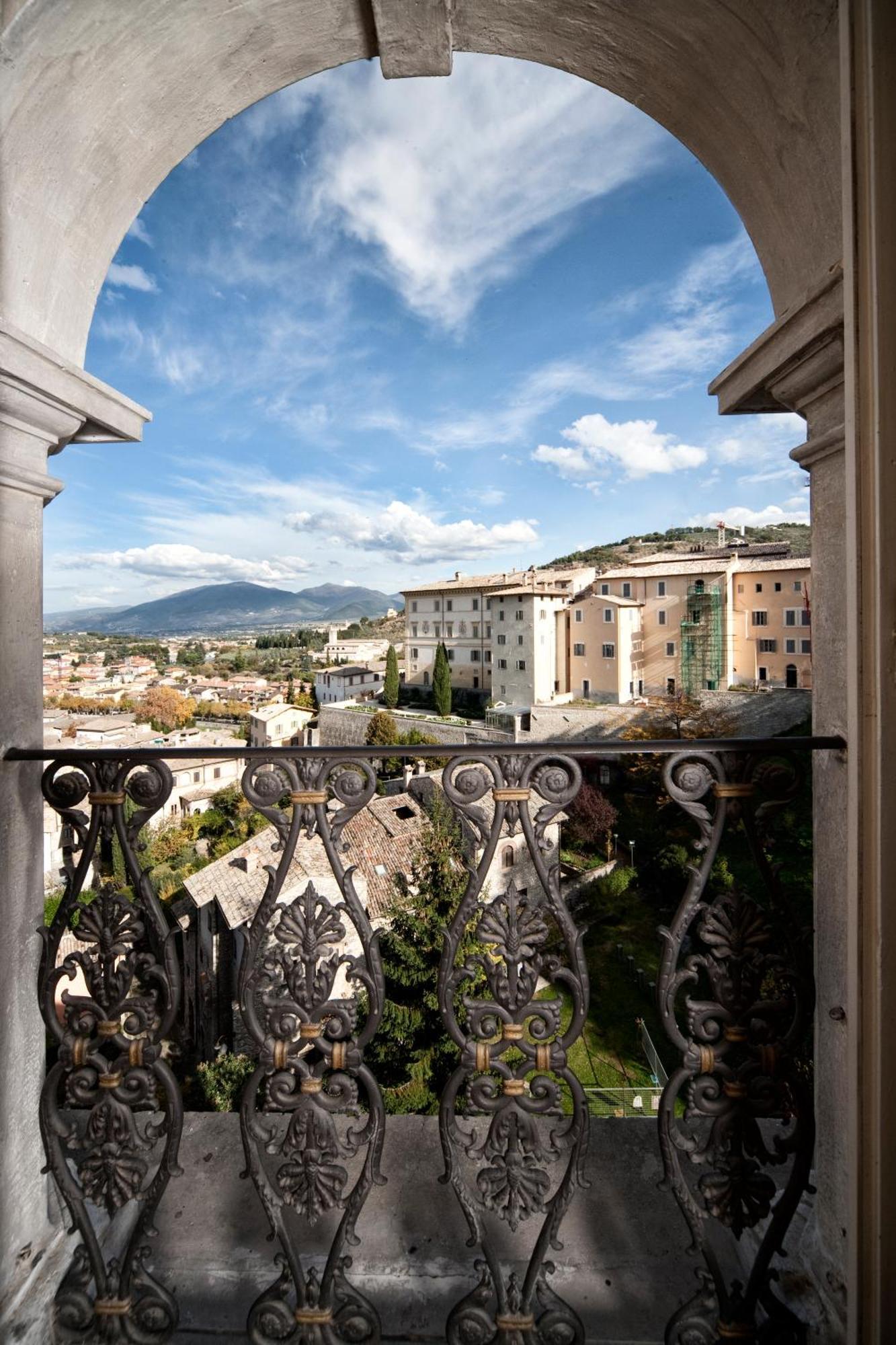 Palazzo Dragoni Hotel Spoleto Exterior foto