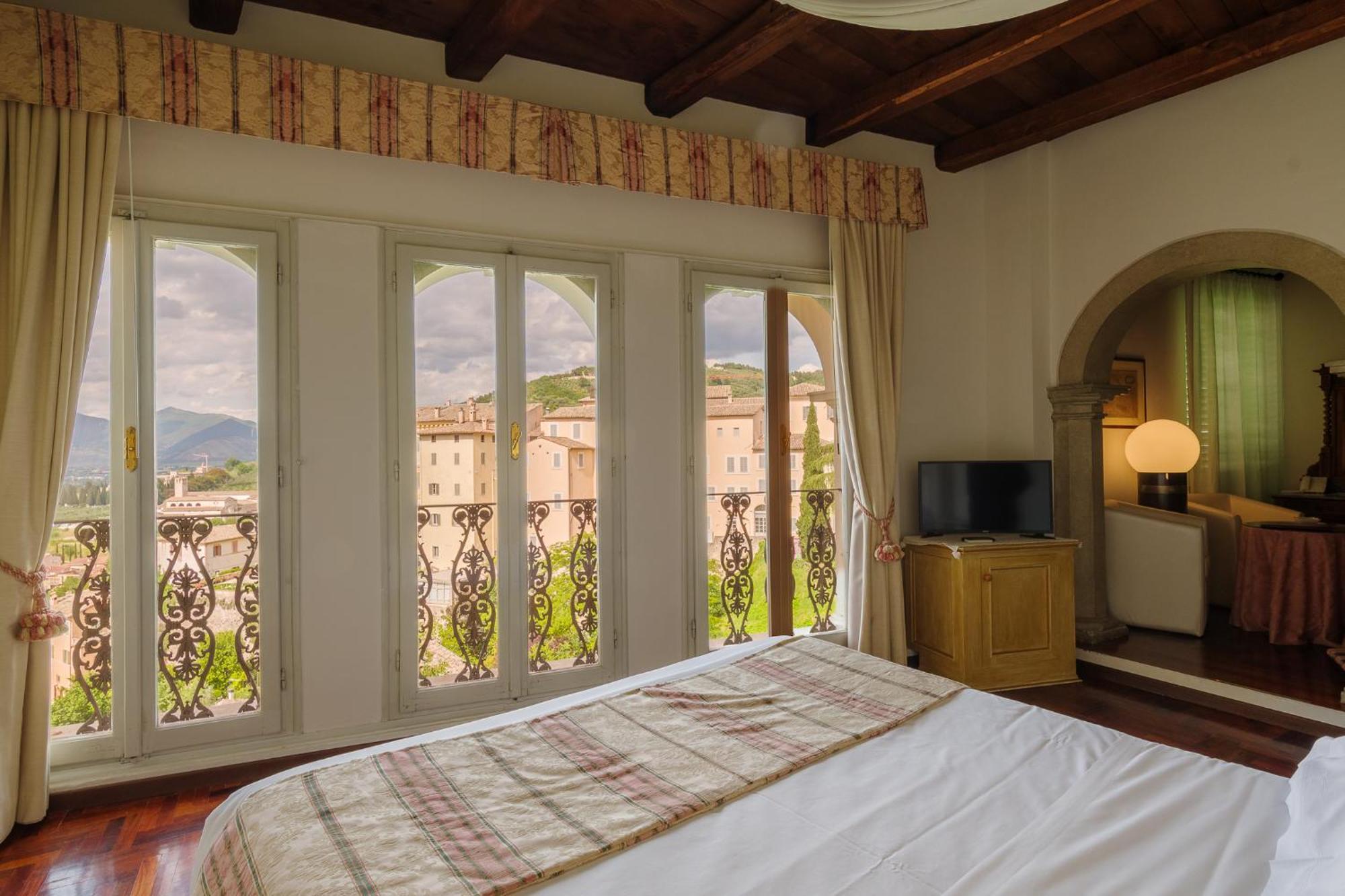 Palazzo Dragoni Hotel Spoleto Exterior foto